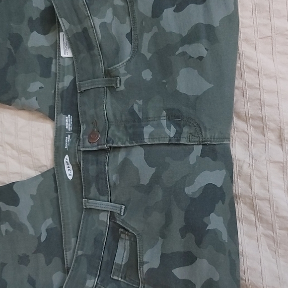 Old Navy Rockstar Super Skinny Jeans - Picture 3 of 7